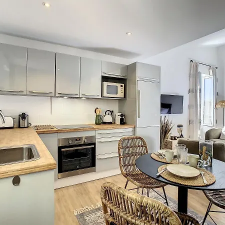 Le Papillon De Сен-Тропе